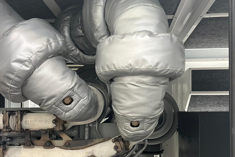 Insulation jackets with integrated acoustic insulation