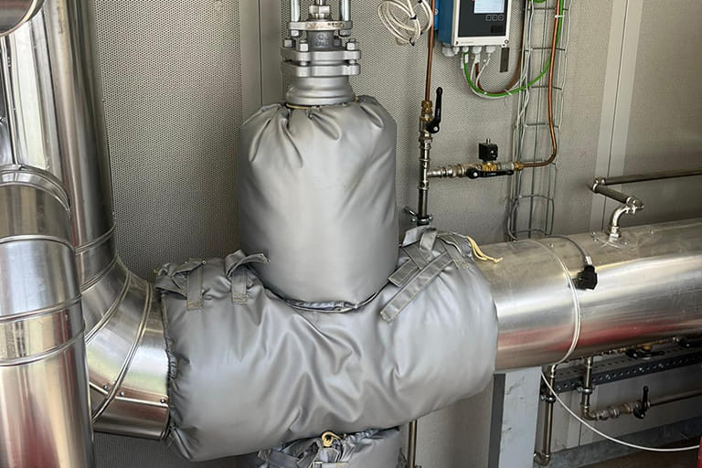 Insulation jackets for thermal insulation